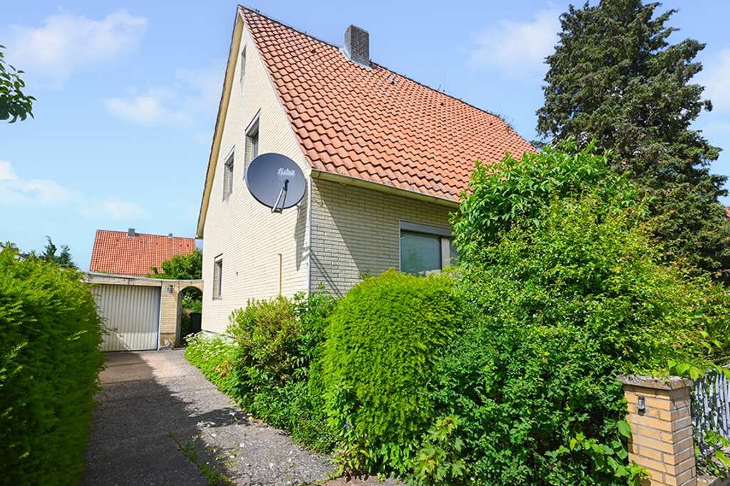 Immobilie in Elze - Elze - Einfamilienhaus mit Potenzial in gefragter Lage mit großem Garten - Bild 0