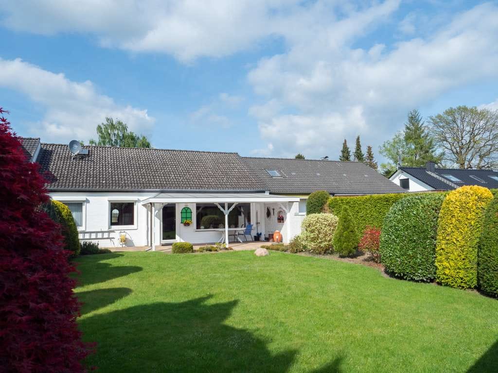 Immobilie in Hasloh - Reihenhaus mit Garage - gepflegt, ruhige Wohnlage, versetzte Bauweise, Ausbaureserve - Bild 1