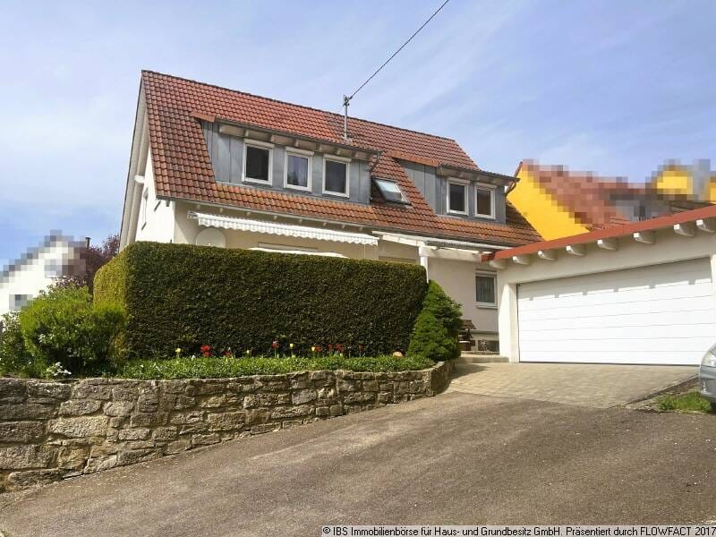 Immobilie in Gerabronn - EINFACH EINZIEHEN UND WOHLFÜHLEN: Gepflegtes Wohnhaus mit Garage, gr. Terrasse und Gärtle - Bild 1