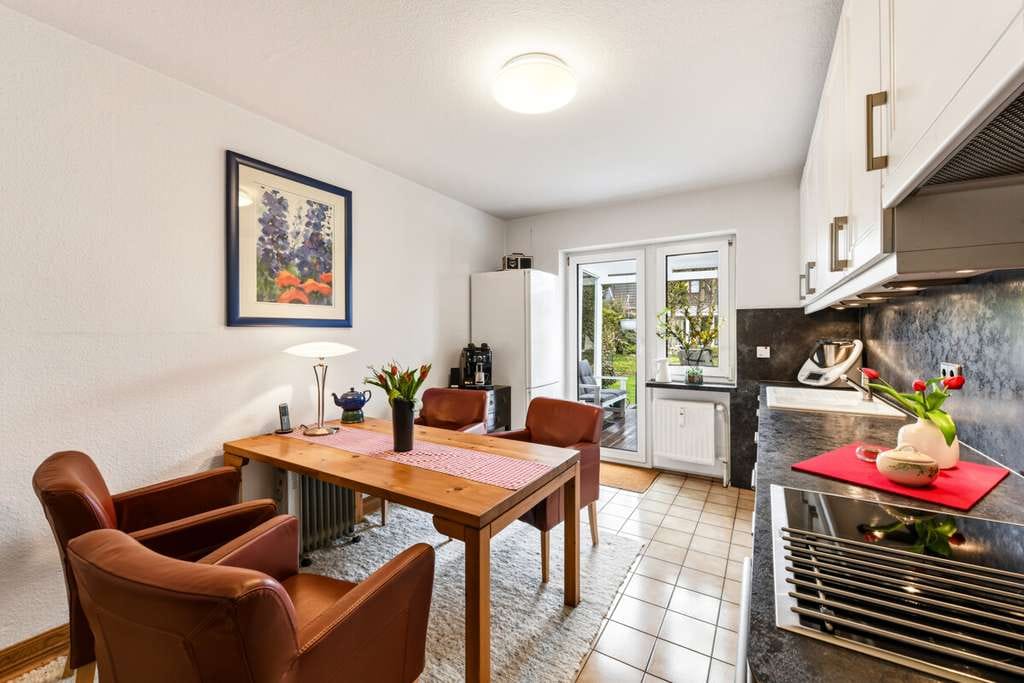 Immobilie in Tangstedt - Schönes Zweifamilienhaus in ruhiger, zentraler Lage am Dorfteich! Eine Wohnung frei, eine vermietet - Bild 1
