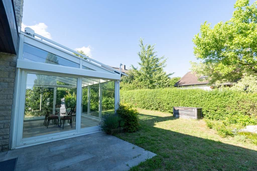 Immobilie in Steinheim an der Murr - Großzügiges Einfamilienhaus mit Wintergarten, Terrasse, Garten und Doppelgarage in ruhiger Sackgasse - Bild 4