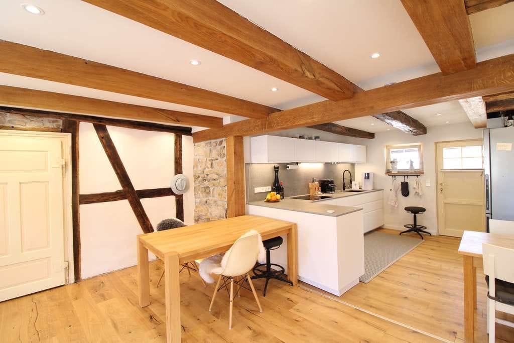 Immobilie in Neckartailfingen - Familienglück: Wunderschönes Bauernhaus teilweise saniert mit Scheune und viel Platz - Bild 3