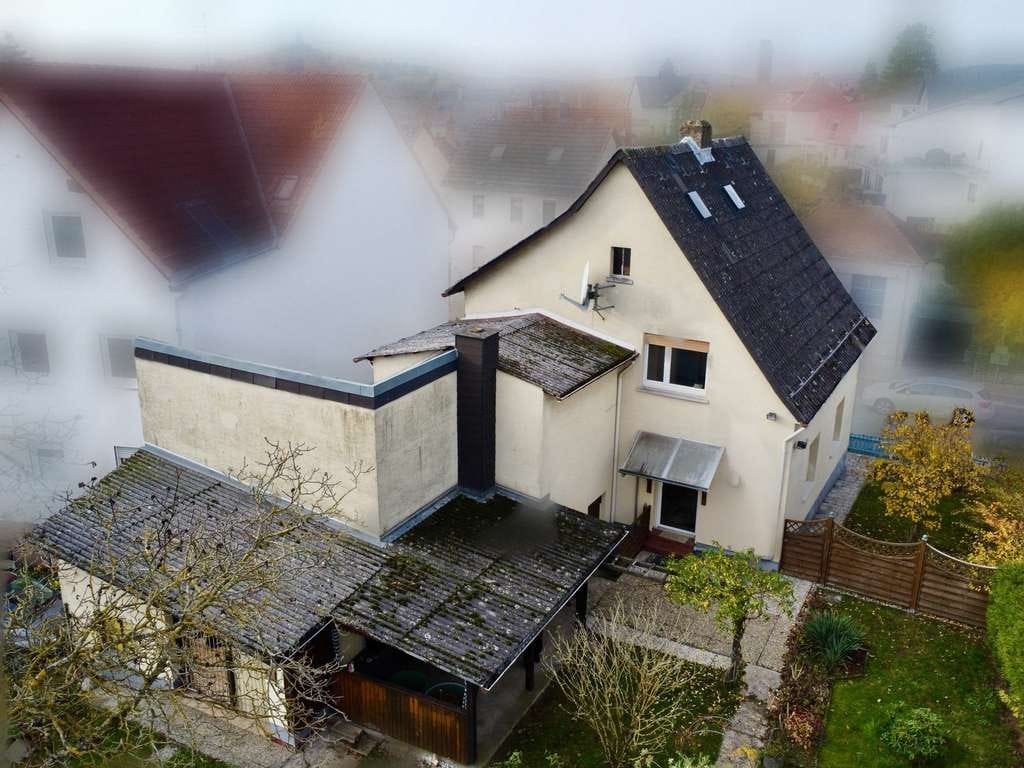 Immobilie in Wettenberg - Viel Platz und Möglichkeiten: Charmantes Einfamilienhaus mit Nebengebäuden - Bild 1