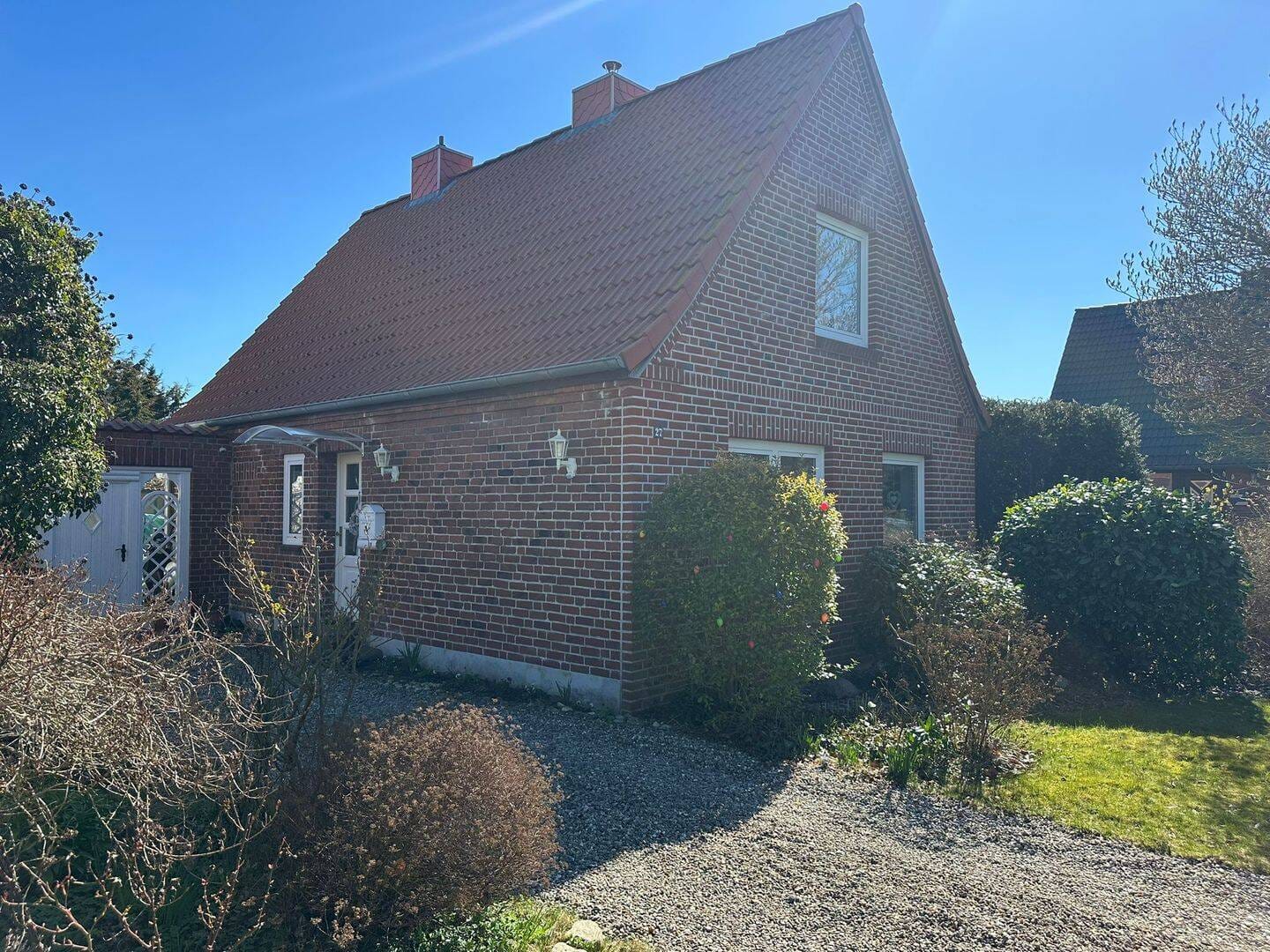 Immobilie in Göhl - Gemütliches und modernisiertes Eigenheim mit Kamin, großem Garten und Glasfaseranschluss  - Bild 1