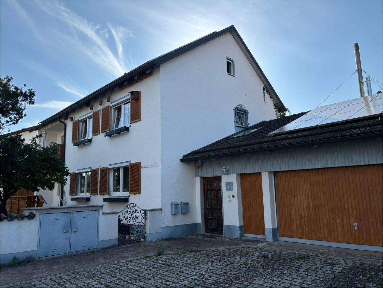 Immobilie in Garching an der Alz - Großzügiges Zweifamilienhaus mit tollem Garten - Bild 1