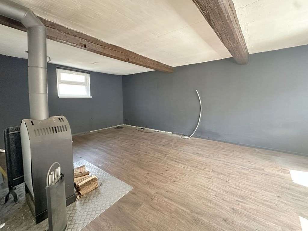 Immobilie in Böhl-Iggelheim - Spitzenpreis: Renovierungsbedürftiges Haus mit großem Grundstück, Innenhof und ausbaufähiger Scheune - Bild 4