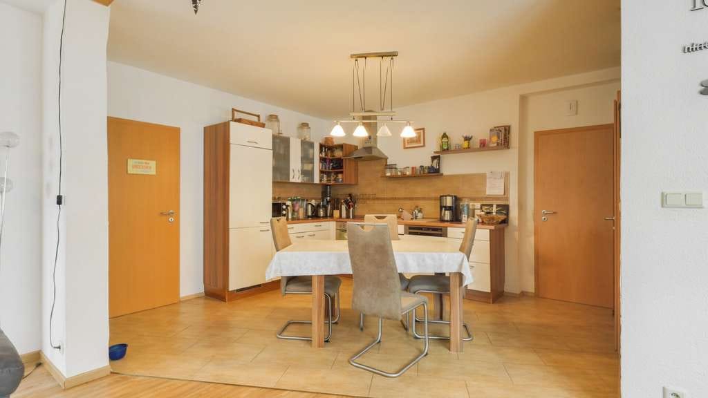 Immobilie in Großbreitenbach - *** Altbau trifft Moderne – Vielseitiges Zuhause für die ganze Familie - Bild 1