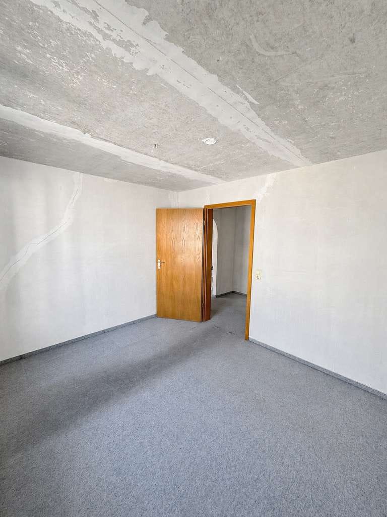 Immobilie in Plochingen - Renovierungsbereite 2-Zimmer-Wohnung mit Balkon und Duplex-Stellplatz in Plochingen - Bild 3