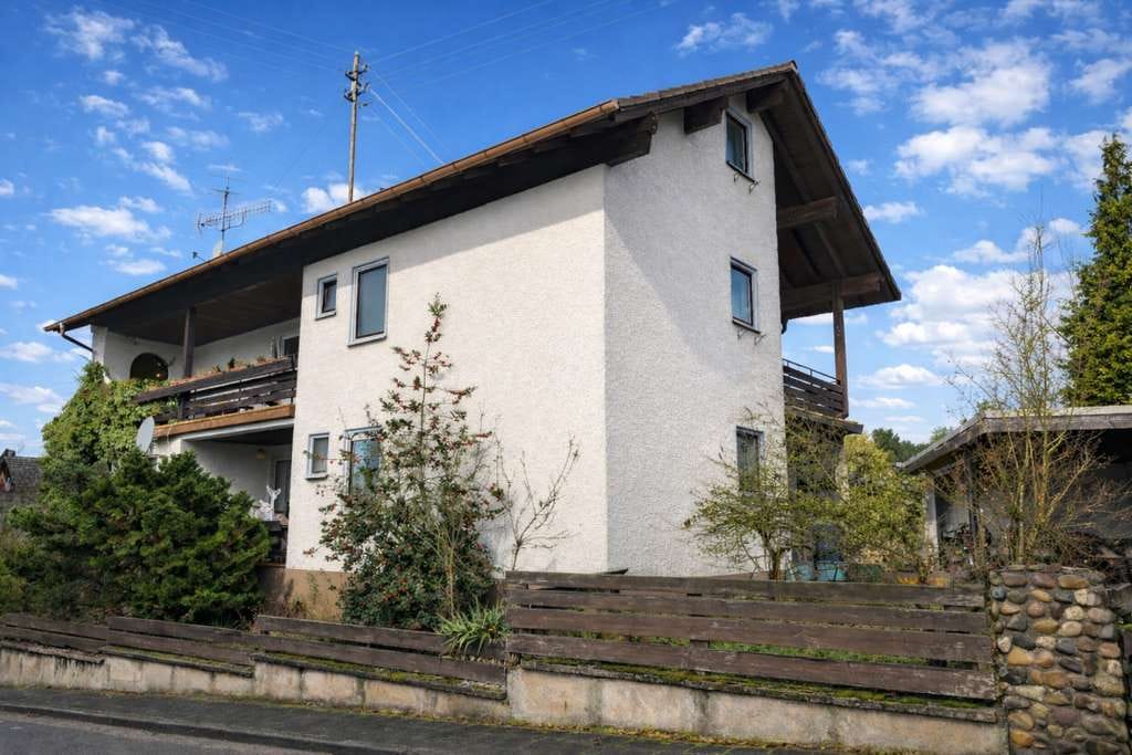 Immobilie in Trippstadt - Investment mit Extra-Etage: Vermietetes Zweifamilienhaus mit Ausbaupotenzial - Bild 1