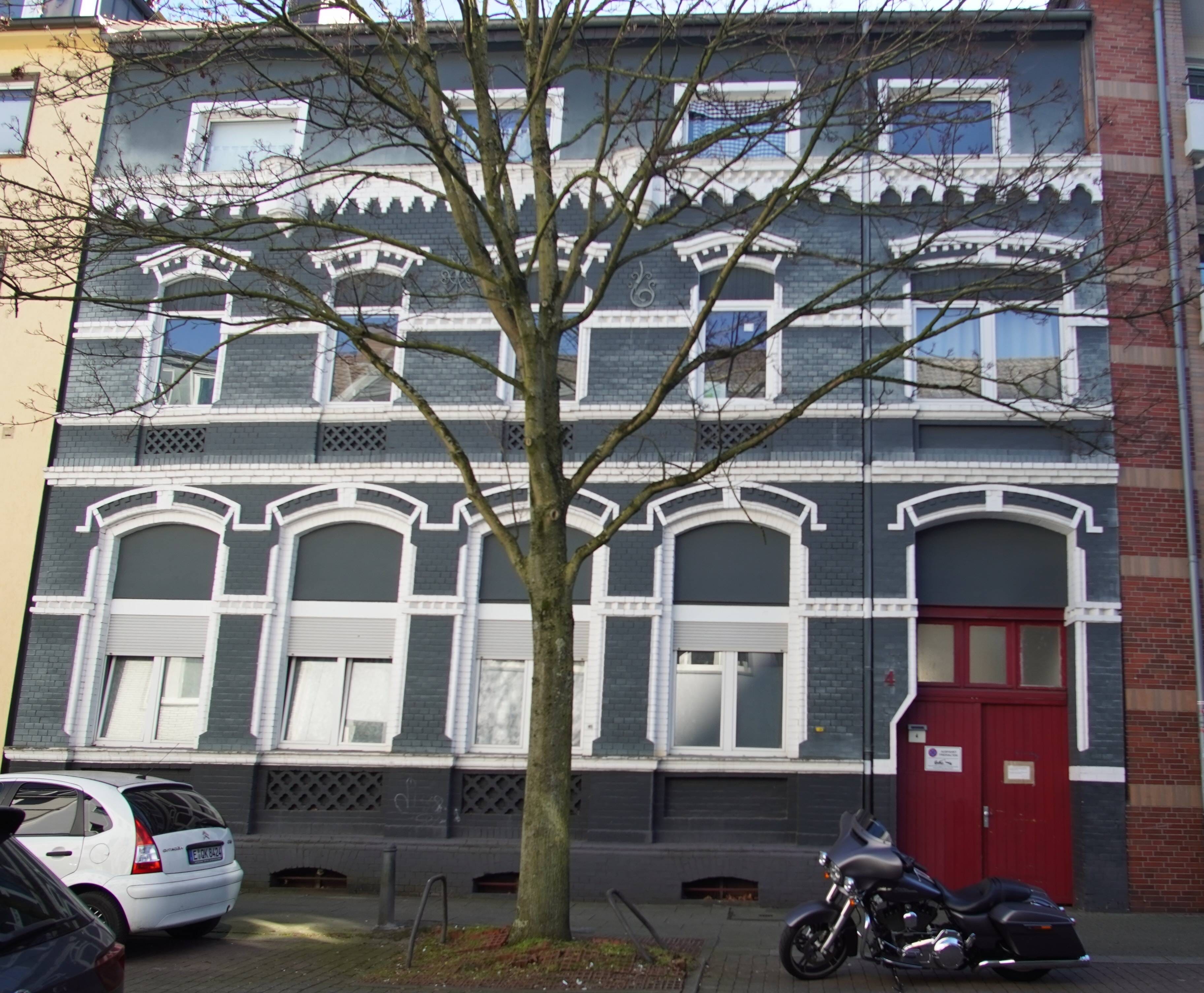 Immobilie in Essen - Mehrfamilienhaus Essen Stadtmitte inkl. 3 Garagen - Bild 0
