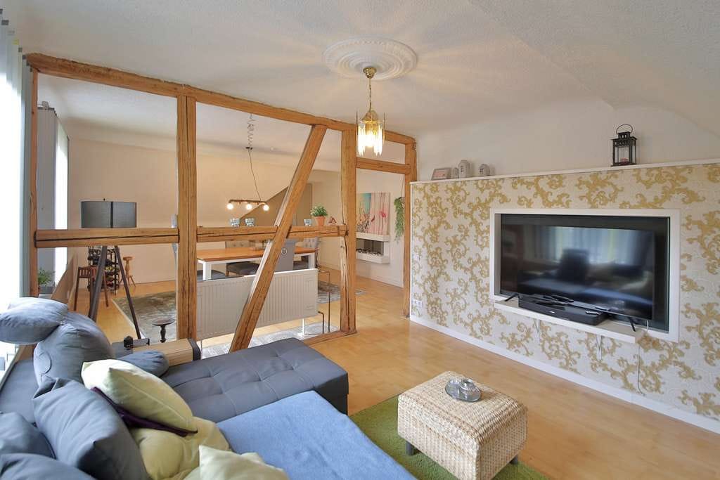 Immobilie in Schömberg - DG-Traum: 3,5 Zimmer mit Aussicht, modernisiert, teilmöbliert & sofort bezugsbereit - Bild 3