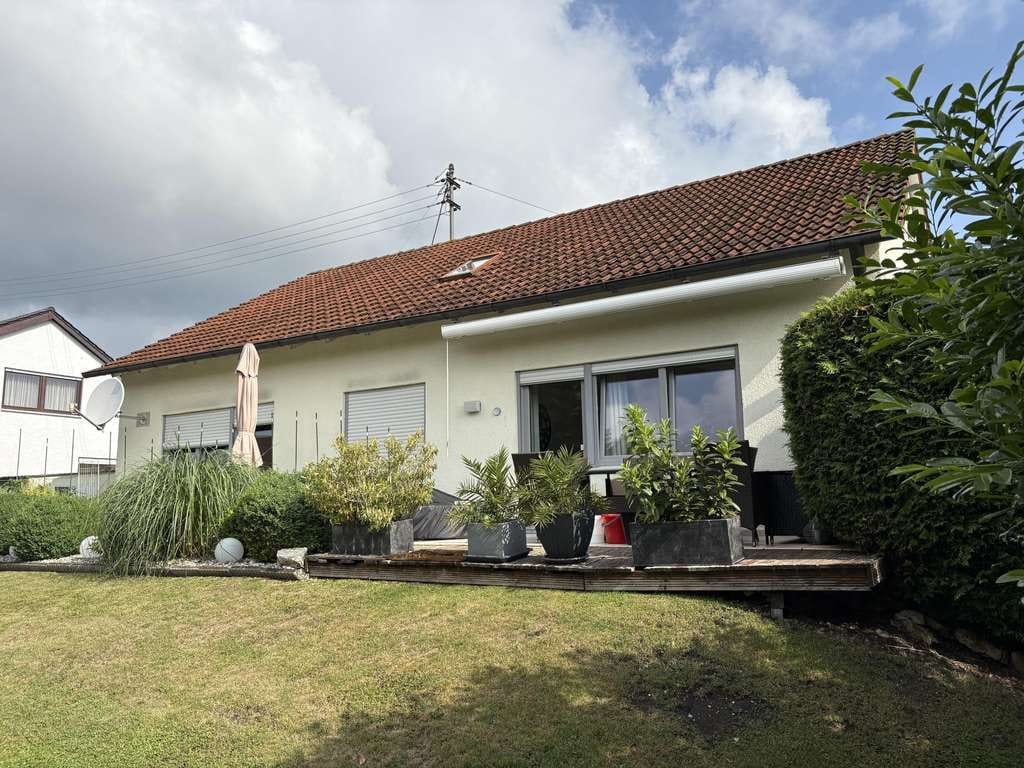 Immobilie in Weichering - Einfamilienhaus mit Ausbaupotenzial in ruhiger Wohnlage! - Bild 0