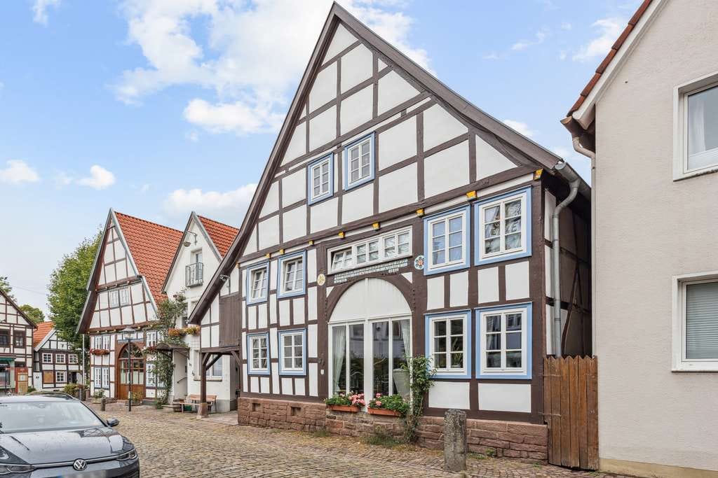 Immobilie in Blomberg - Historisches Fachwerkjuwel in zentraler Altstadtlage - zur Eigennutzung oder als Anlage - Bild 1