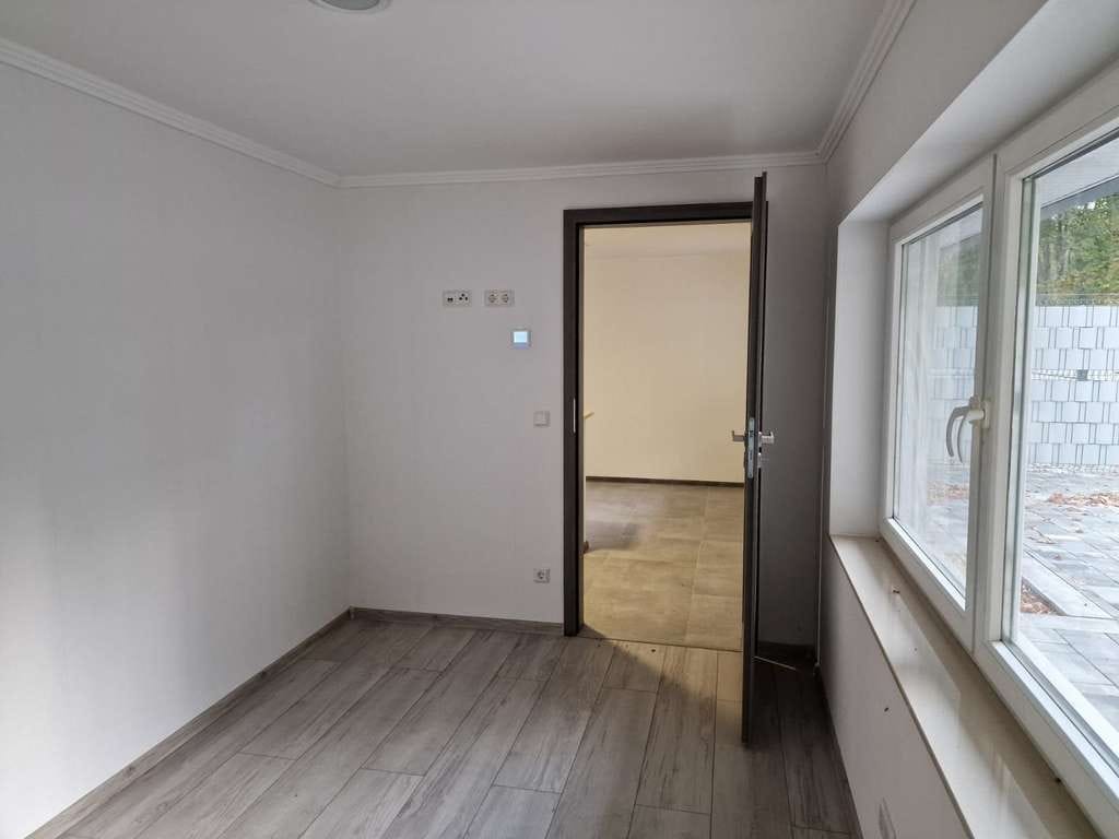 Immobilie in Kleinmaischeid - Investitionsobjekt mit Potenzial: Hostel mit zwei Wohneinheiten und Imbissanschluss - Bild 4