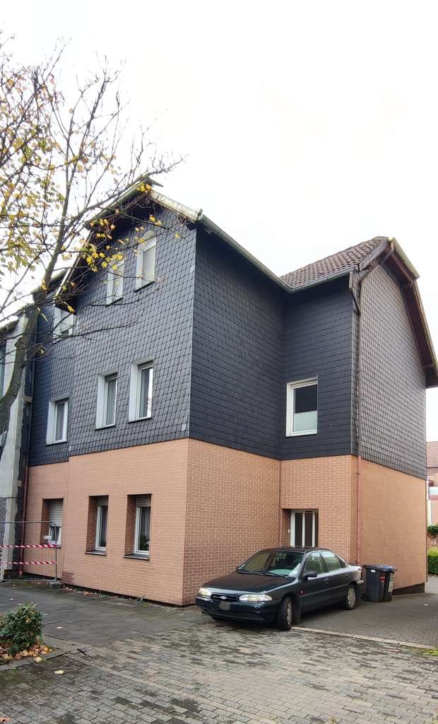 Immobilie in Recklinghausen - Mit Potenzial! Dreifamilienhaus mit zwei Garagen in Recklinghausen-Hochlar - Bild 1