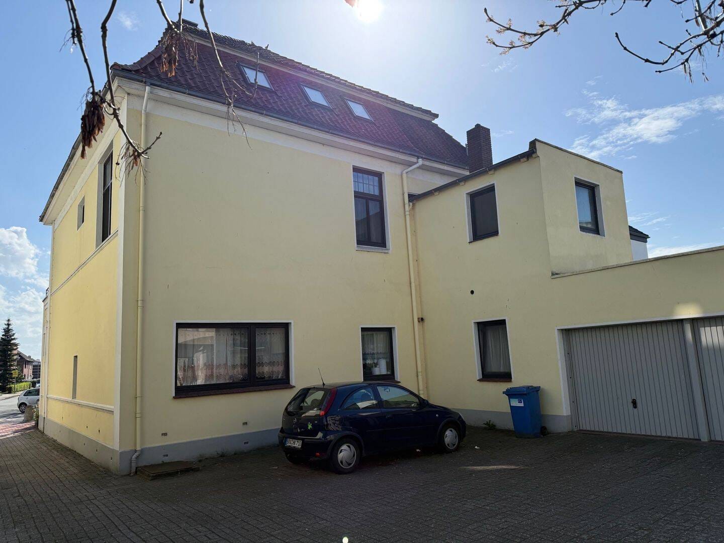 Immobilie in Nordenham - Charmante Stadtvilla mit 4 Parteien & 3 Garagen in Nordenham - Bild 3