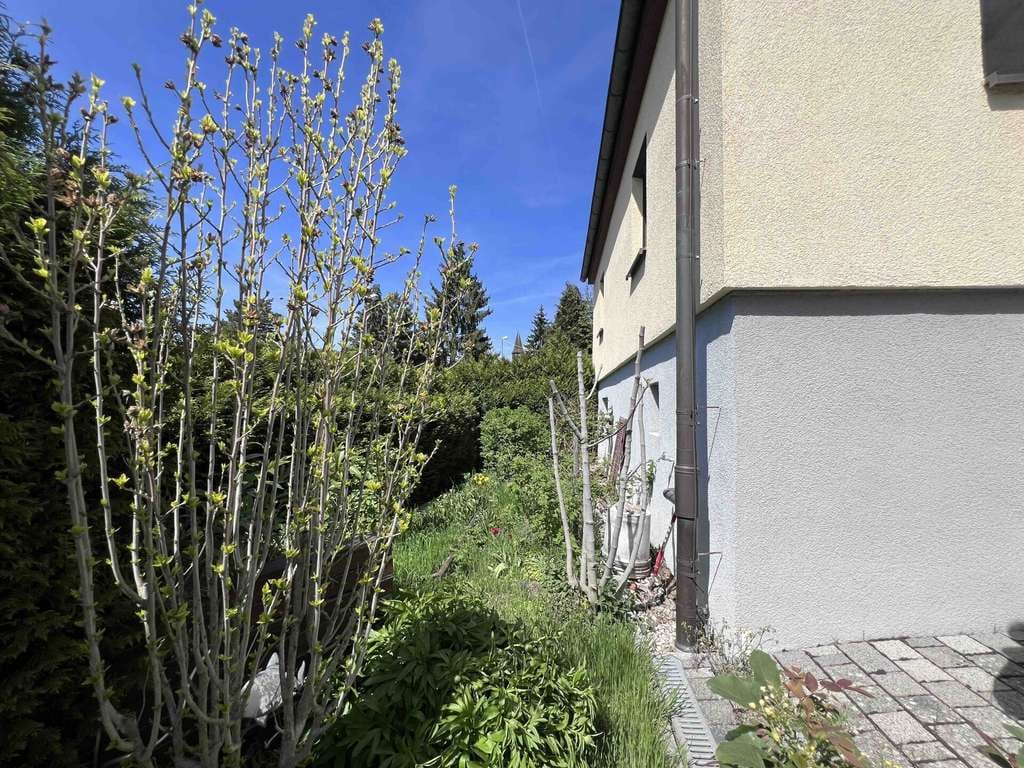 Immobilie in Lichtenwald - 73669 Lichtenwald: Hübsches Einfamilienhaus mit viel Platz, herrlicher Garten, 2 Garagen. Frei. - Bild 3