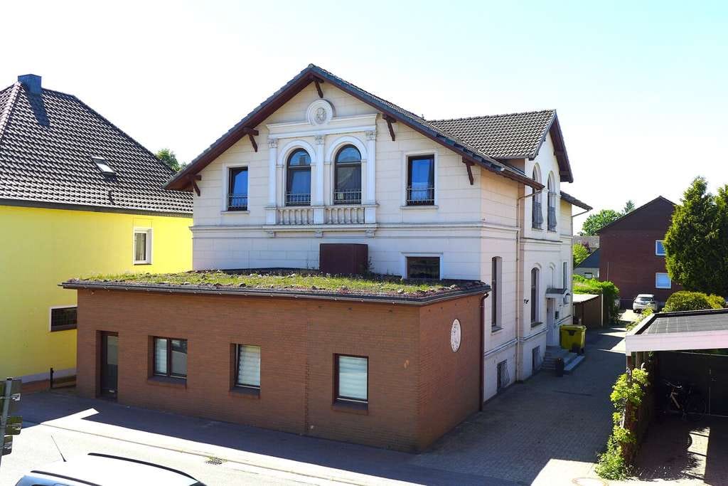 Immobilie in Elsfleth - Großzügiges Kapitänshaus in guter und zentraler Lage am Huntedeich - Bild 0