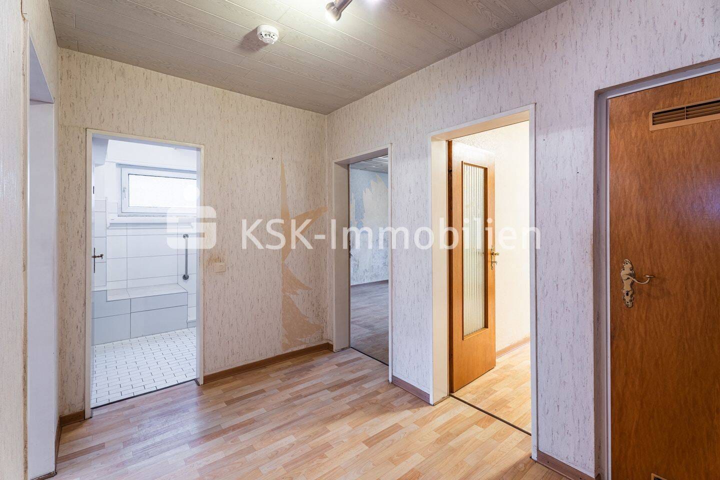 Immobilie in Hürth - 2-Zimmer-Wohnung mit Balkon in 50354 Alt-Hürth! - Bild 3