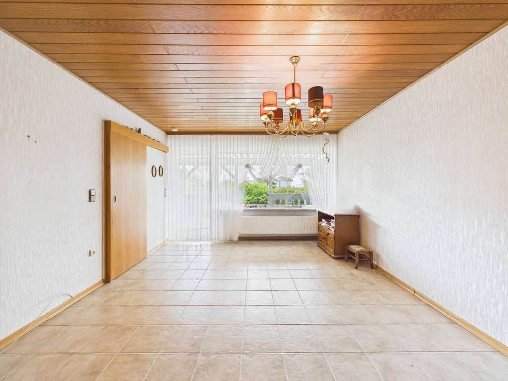 Immobilie in Offenbach an der Queich - Gepflegtes Wohnhaus mit großem Garten und flexiblem Grundriss - Bild 3