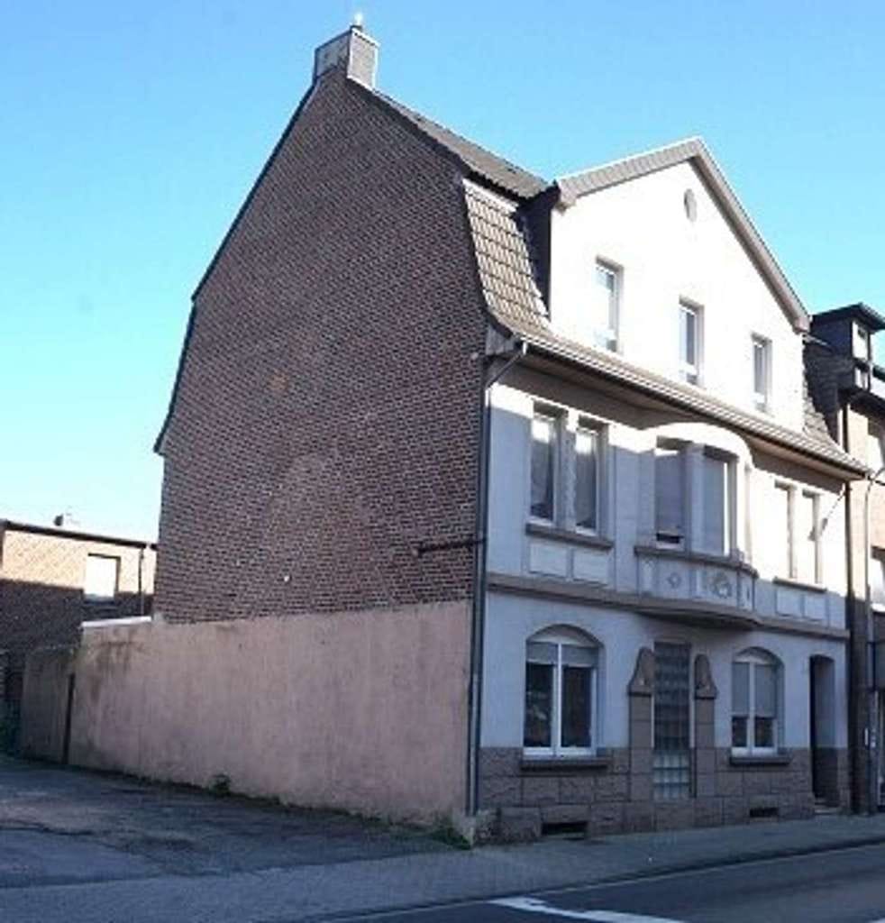 Immobilie in Viersen - Vierfamilienhaus zentral gelegen, mit individuellem Schnitt und Ausbau-Potential - Bild 1