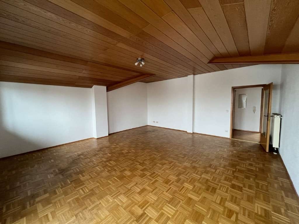 Immobilie in Ihrlerstein - Wenn Sie es gerne geräumig haben: Dachgeschosswohnung in Ihrlerstein zu verkaufen. - Bild 3