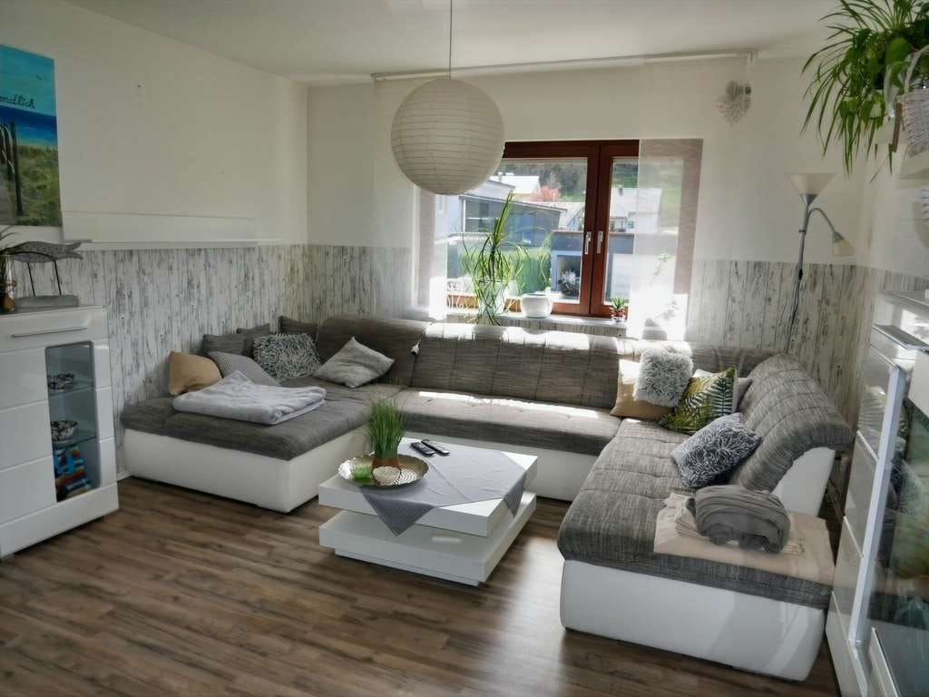 Immobilie in Hornberg - Ruhiges und doch zentrumsnahes Wohnen in Hornberg !
Einfamilienhaus mit Einliegerwohnung - Bild 1