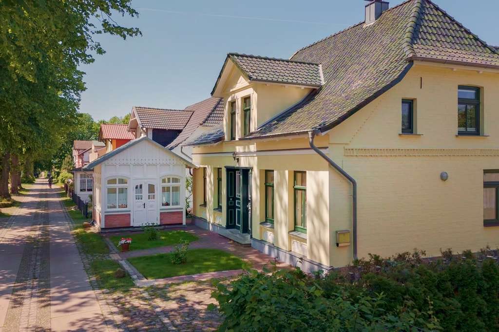 Immobilie in Wustrow - Ein Unikat in Wustrow: Saniertes Kapitänshaus in Strandnähe  - Bild 1