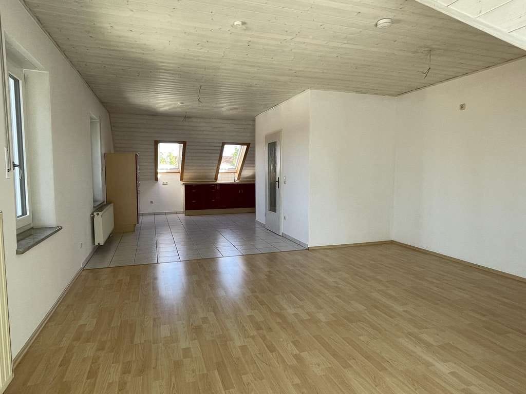 Immobilie in Siegenburg - top gepflegte Dachgeschoßwohnung mit Carport in Siegenburg - Bild 3