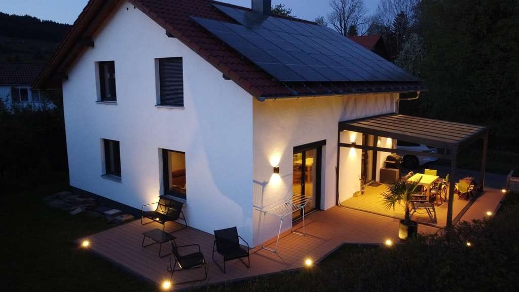 Immobilie in Weitnau - Hochwertig energetisch saniertes Einfamilienhaus mit Garten und Terrasse in zentraler Lage im Allgäu - Bild 0