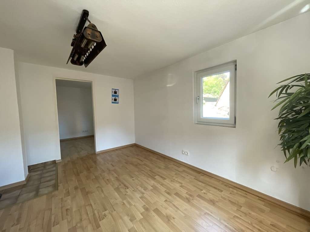Immobilie in Collenberg - Liebevolles Einfamilienhaus mit Garten und großem Carport! - Bild 4