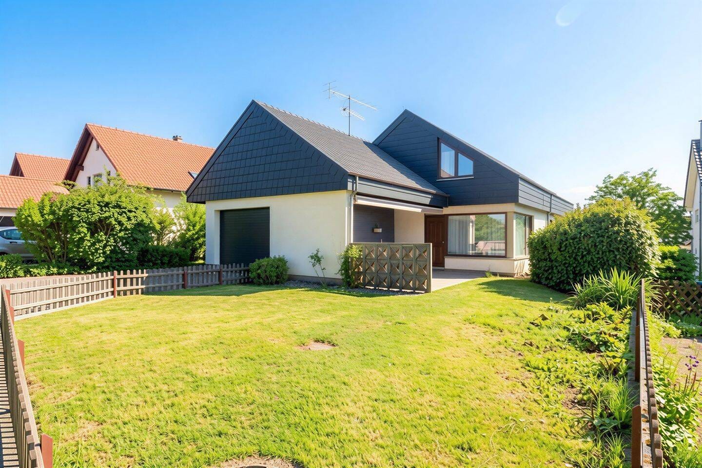 Immobilie in Frickingen - Vielseitig nutzbares 2-Fam.-Haus mit großem Garten u. Ausbaupotenzial in ruhiger Lage von Frickingen - Bild 1