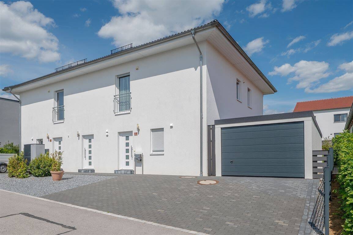 Immobilie in Fürstenzell - Wohnlich und schön, Haushälfte mit klaren Linien. - Bild 1