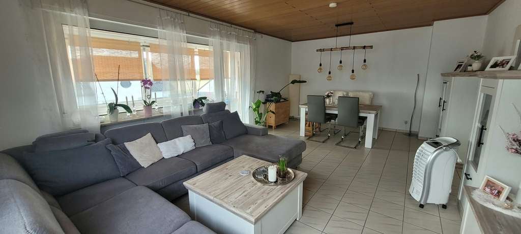 Immobilie in Liederbach - Zweifamilienhaus mit 2 Garagen und schönem Garten-wohnen vor den Toren Frankfurts und des Taunus - Bild 4