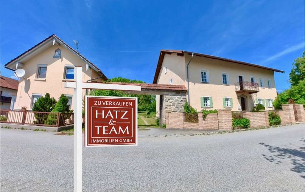 Immobilie in Büchlberg - Modernisiertes Bauernhaus mit Nachbarhaus in ruhiger Ortslage auf ca. 6.370 m² großem Grundstück - Bild 0