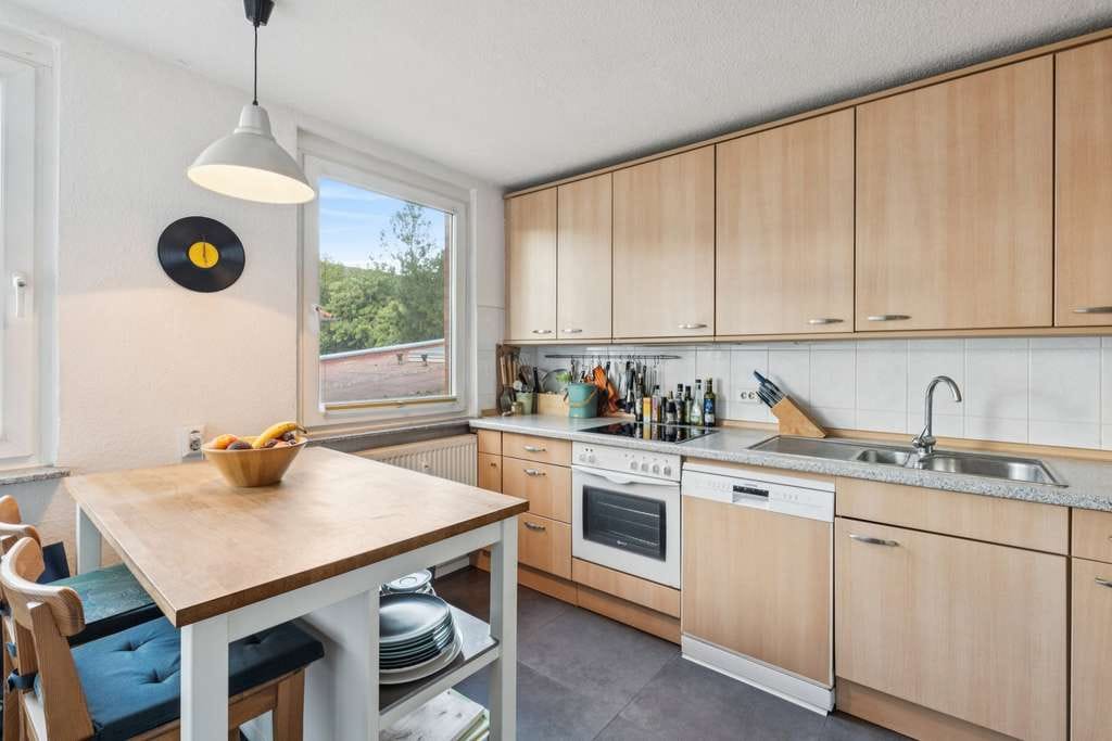 Immobilie in Hannover - Ein Zuhause für Zwei – Charmante Maisonette mit sonniger Dachterrasse und großem Wohnbereich - Bild 2