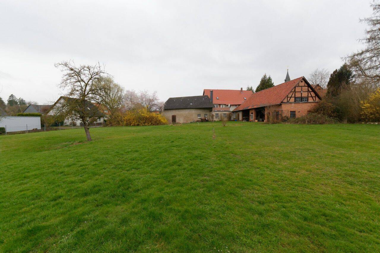 Immobilie in Sibbesse - Tierfreunde und Hobbyisten aufgepasst: Kleiner Resthof samt 3.300m² super Grundstück! - Bild 1