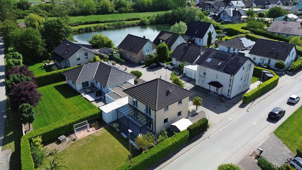 Immobilie in Biebesheim - Traumhaftes Einfamilienhaus mit großzügigem Garten in begehrter Lage - Bild 0