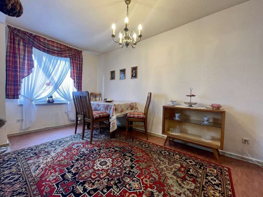 Immobilie in Sonneberg - Wintergarten und Kachelofen! 3 Zimmer- Eigentumswohnung mit Potential + Garage inklusive! - Bild 3
