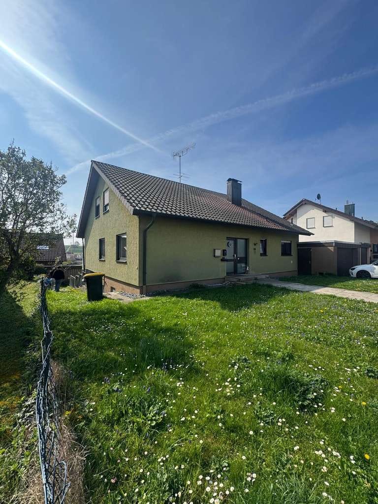 Immobilie in Schwaigern - Großzügiges Einfamilienhaus mit Einliegerwohnung, Garten & Ausbaupotenzia - Bild 2