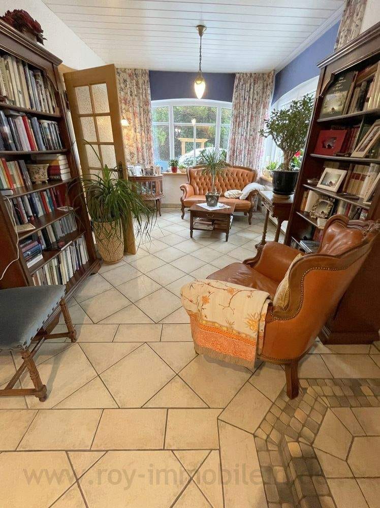 Immobilie in Westoverledingen - +++ Viel Platz, ideal für die große Familie, Kamin, Wintergarten, PV-Anlage mtl. € 289,- Einspeisungsvergütung ! +++ - Bild 4