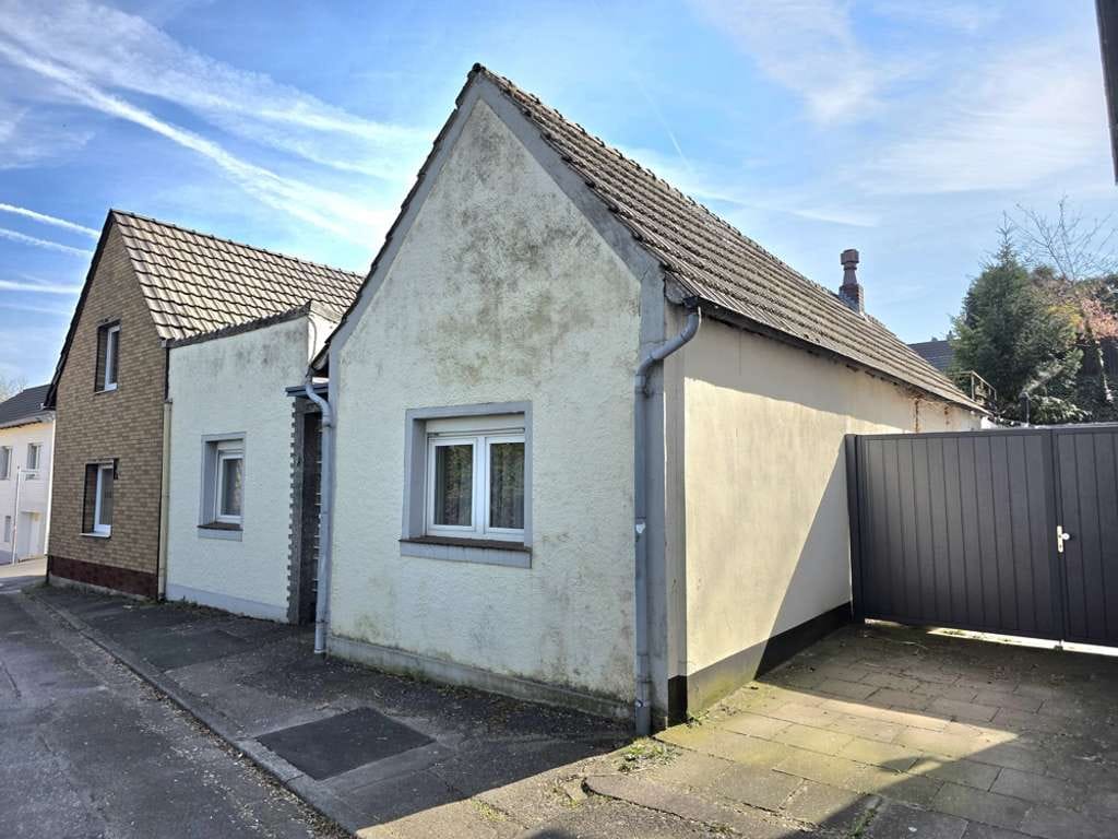 Immobilie in Bergheim - Sanierungsbedürftiges Einfamilienhaus in Bergheim Glessen zum Grundstückswert - Bild 0