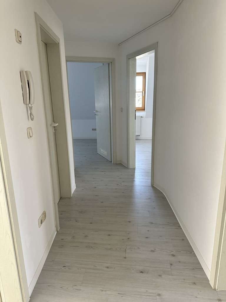 Immobilie in Auerbach/Vogtland - Helle 3-Raumwhg. (opt. 4 Raum) mit 2 Stpl. & Tageslichtbad in Auerbach/V.! - Bild 4