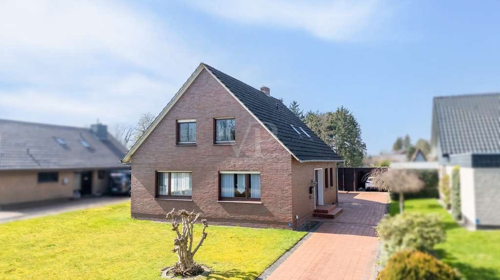 Immobilie in Westoverledingen - Familienleben auf zwei Ebenen -
mit Garten, Sonnenterrassen & Garage - Bild 0