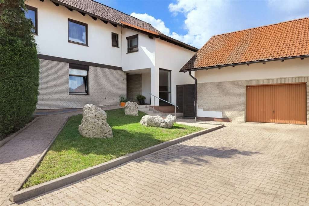 Immobilie in Adelsdorf - Großzügiges Anwesen in einzigartiger Lage von Adelsdorf - Bild 3