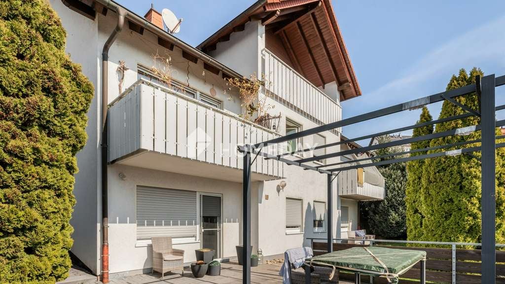 Immobilie in Bad Soden-Salmünster - Teilvermietetes Mehrfamilienhaus mit 4 Einheiten, Balkonen, Terrasse und Stellplätzen - Bild 2