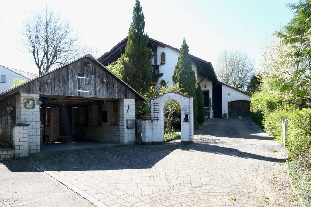 Immobilie in Kaisheim - Ein Haus mit Charakter und großem Entwicklungspotenzial in Kaisheim - Bild 1