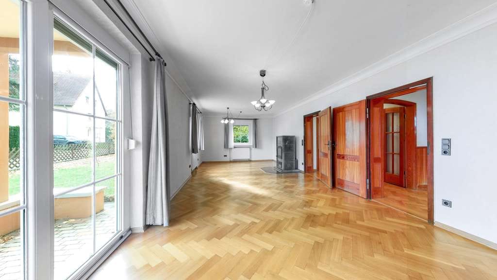 Immobilie in Heubach - Traum-Garten mit Traumhaus - 182 m², 8 Zimmer auf 806 m² Grundstück zentral in Heubach - Bild 3