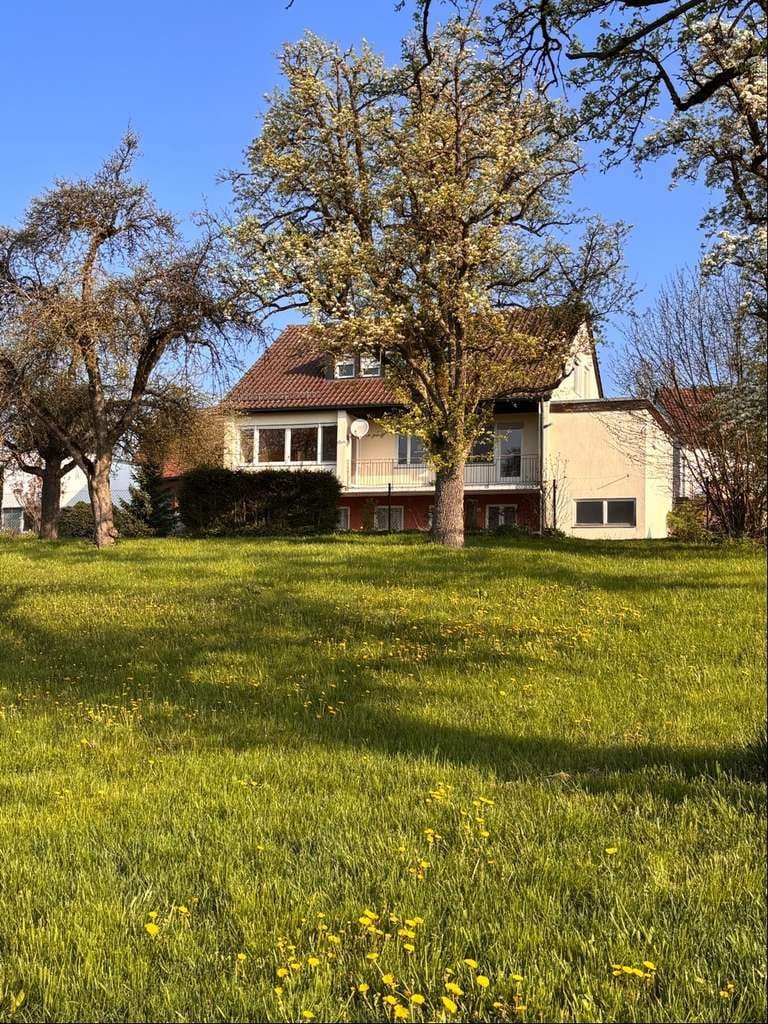 Immobilie in Langenburg - Zweifamilienhaus auf sonnigem Traumgrundstück - Bild 1