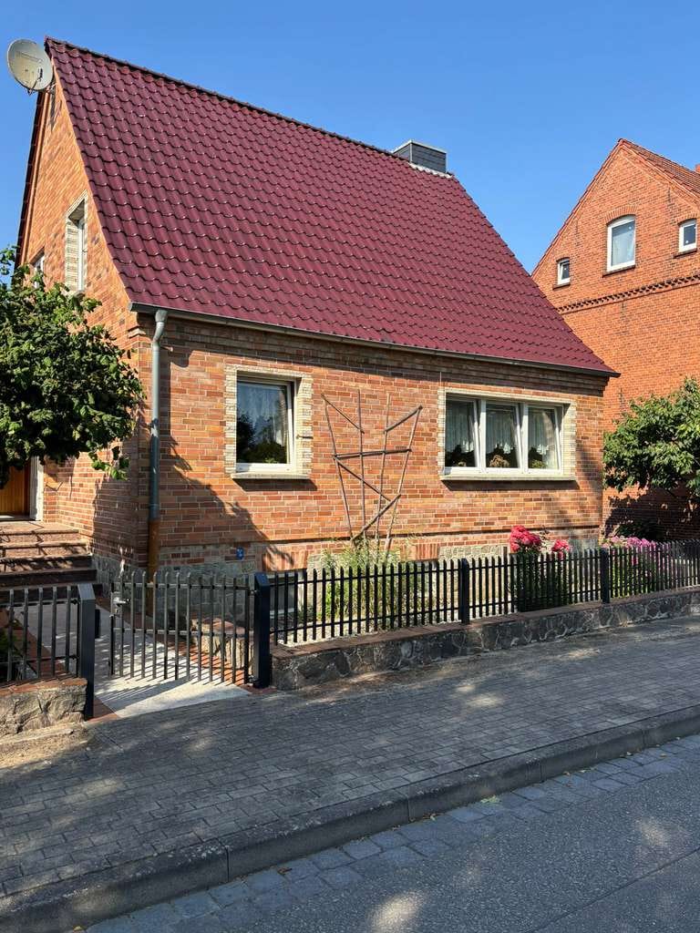 Immobilie in Dömitz - Provisionsfreies Einfamilienhaus zentrumsnah und doch im Grünen - Bild 0